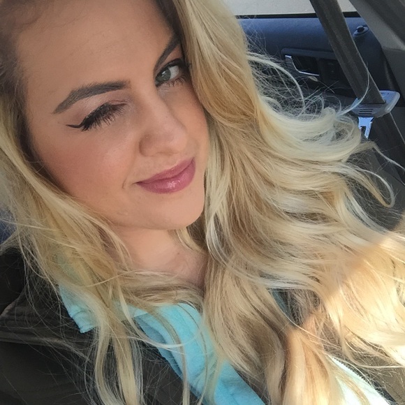 Meet your Posher!! ๐ - Picture 5 of 7